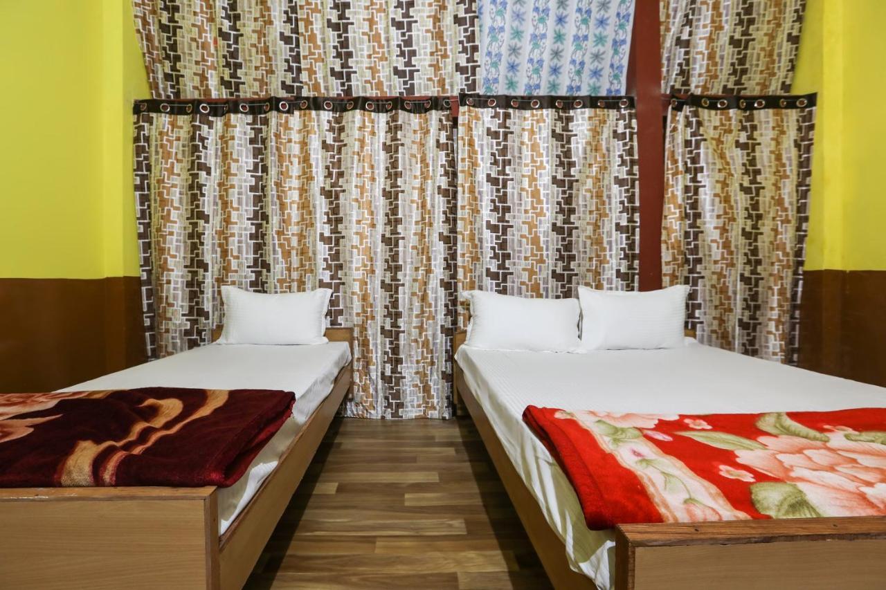 Oyo Hotel 43459 Oasis Lodge Джорхат Экстерьер фото