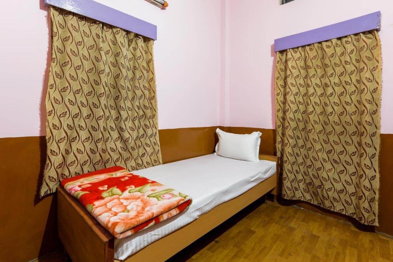 Oyo Hotel 43459 Oasis Lodge Джорхат Экстерьер фото