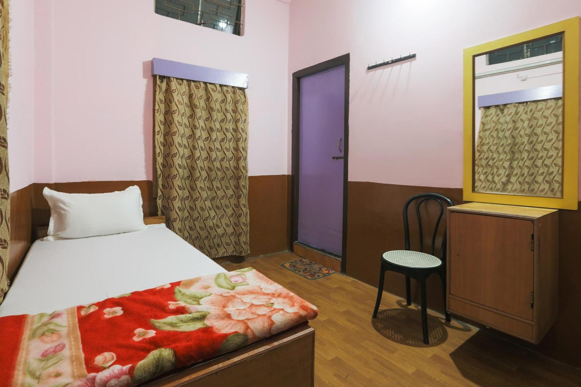 Oyo Hotel 43459 Oasis Lodge Джорхат Экстерьер фото